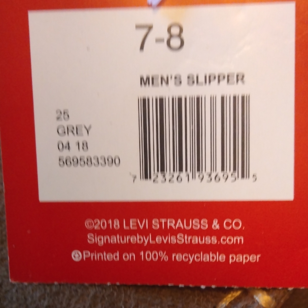 Signature Levi's Memory Foam Brown Suede Men's Slip-Ons - Picture 2 of 4